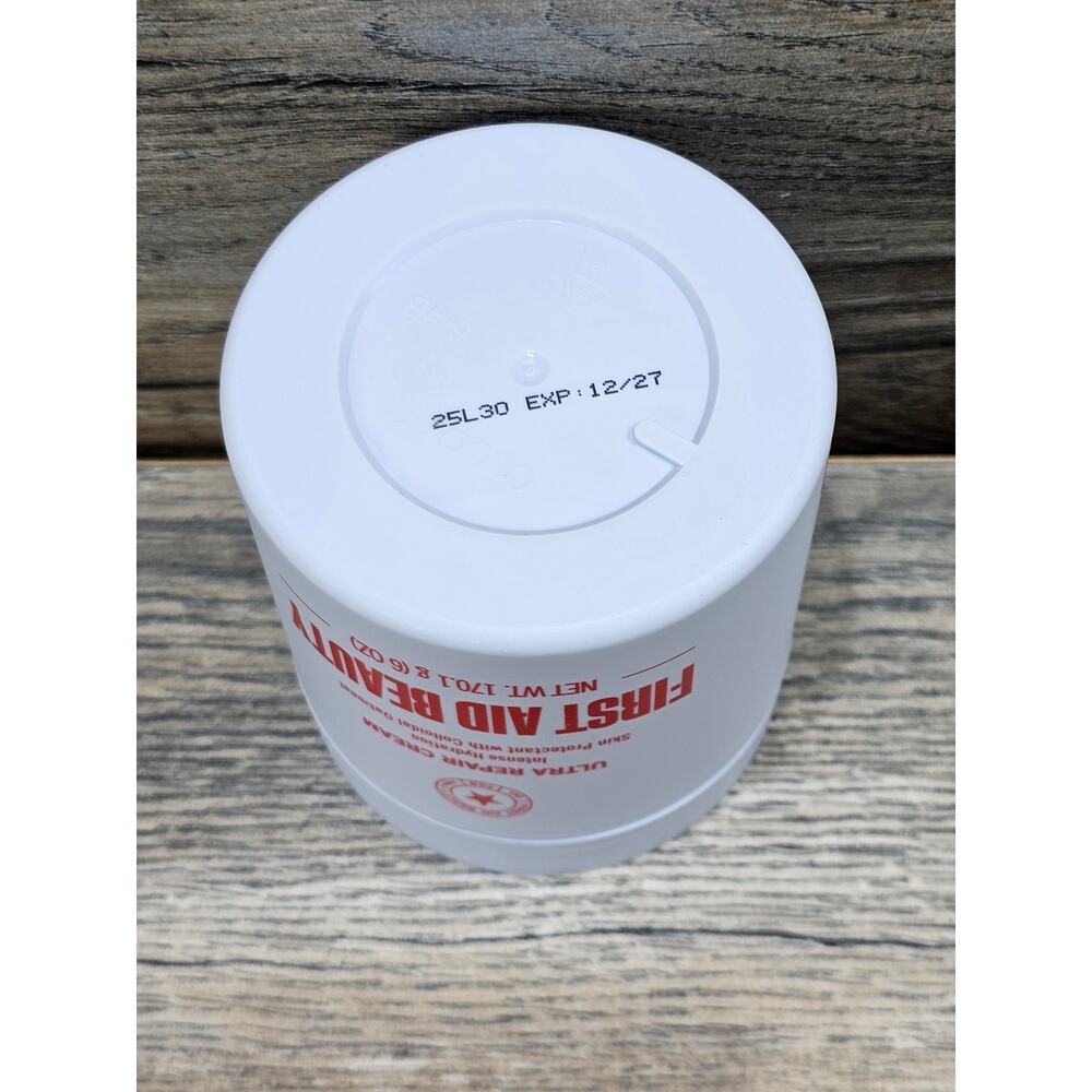 First Aid Beauty Ultra Repair Cream Intense Hydration Colloidal Oatmeal 170g/6oz - Picture 4 of 4